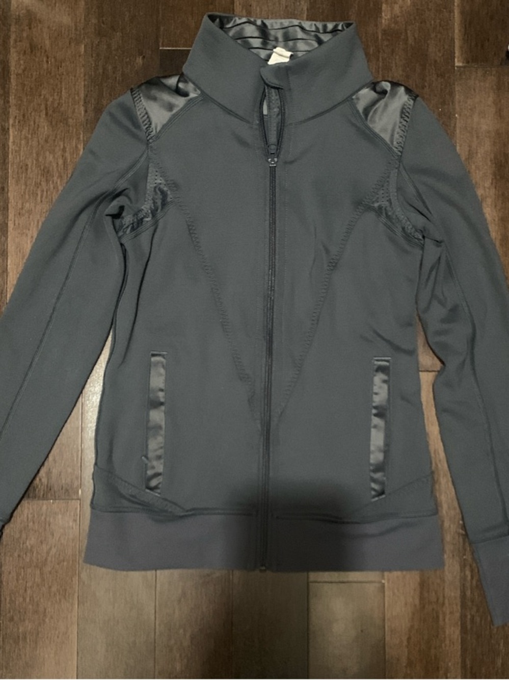 Iviva (by Lululemon) Define Jacket style sweater
